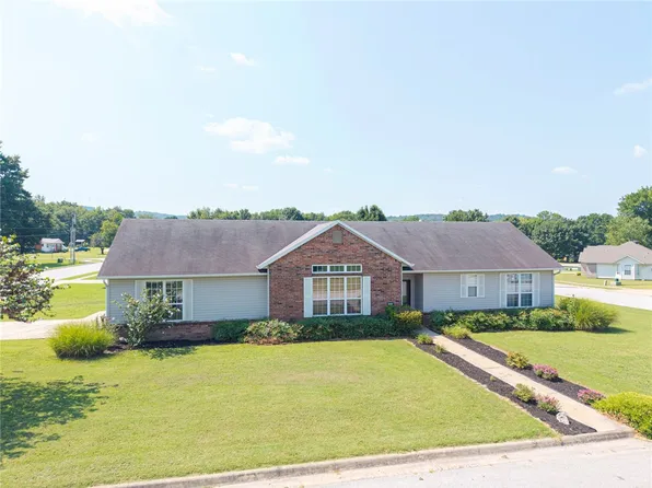 1552 S Tally Ho Dr, Fayetteville, AR 72701