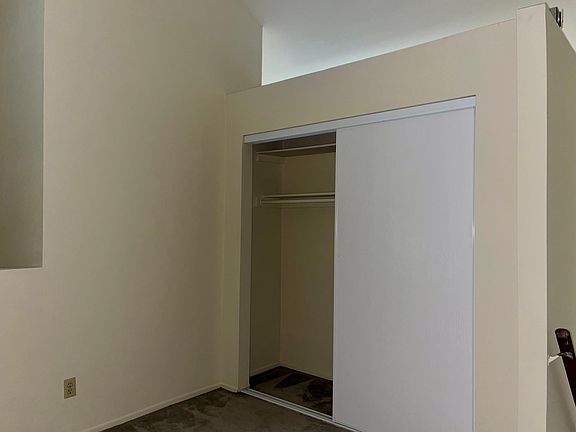 4th image of 422 N Oxford Ave APT 6