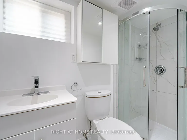 154 Martin Grove Rd — Photo 31