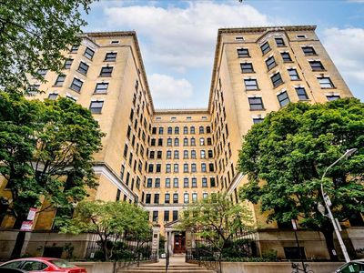 550 W Surf St #C304, Chicago, IL, 60657