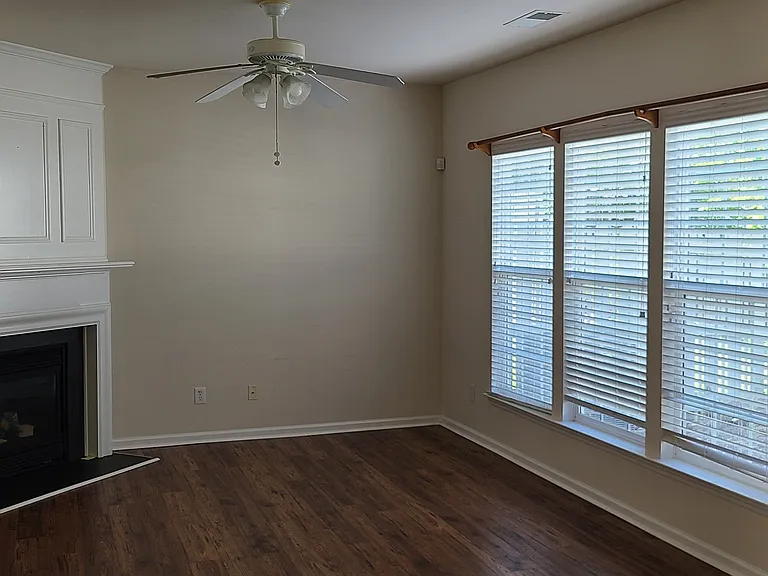 8120 Kincaid Ct — Photo 3