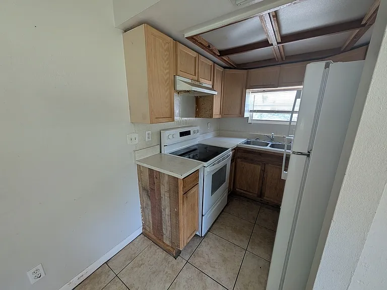 663 Avenue J NW #2 — Photo 8