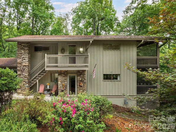15 Cedarbrook Dr, Laurel Park, NC 28739