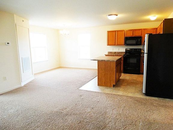 Dining Area & Kitchen