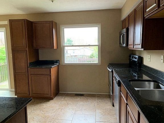 4th image of 1534 Woodside Dr