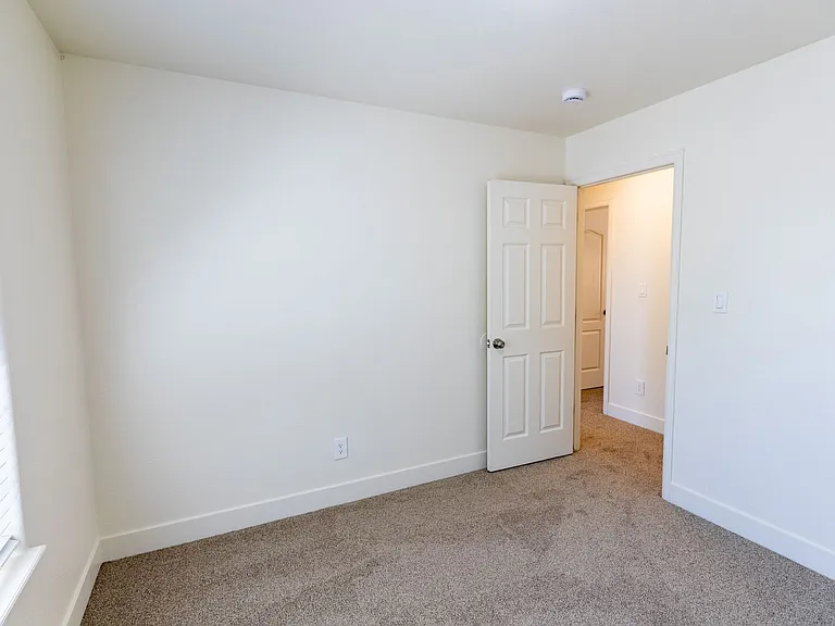 1240 Bunting Ave — Photo 7