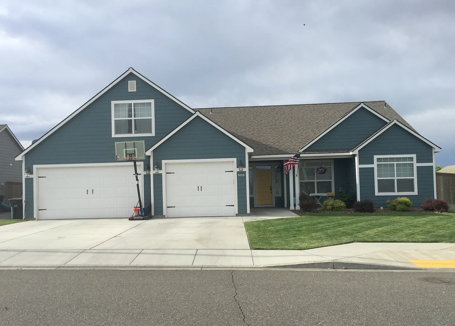 9405 Cadboro Dr photo 1