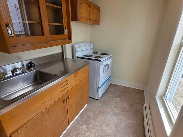 52 High St APT 1, Auburn, ME 04210