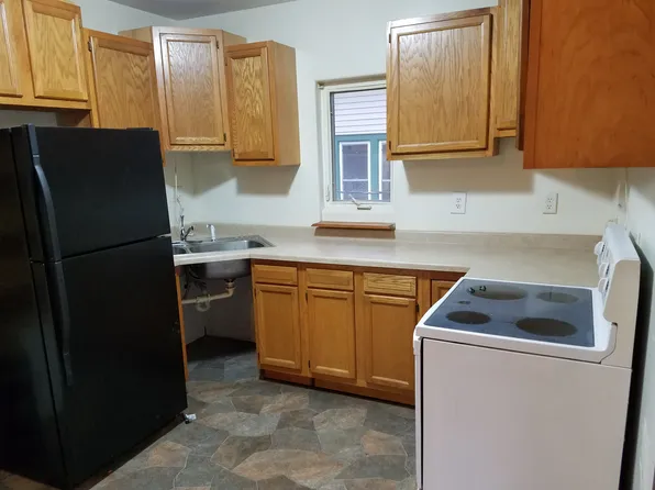 5725 W 8th St #2, Duluth, MN 55807