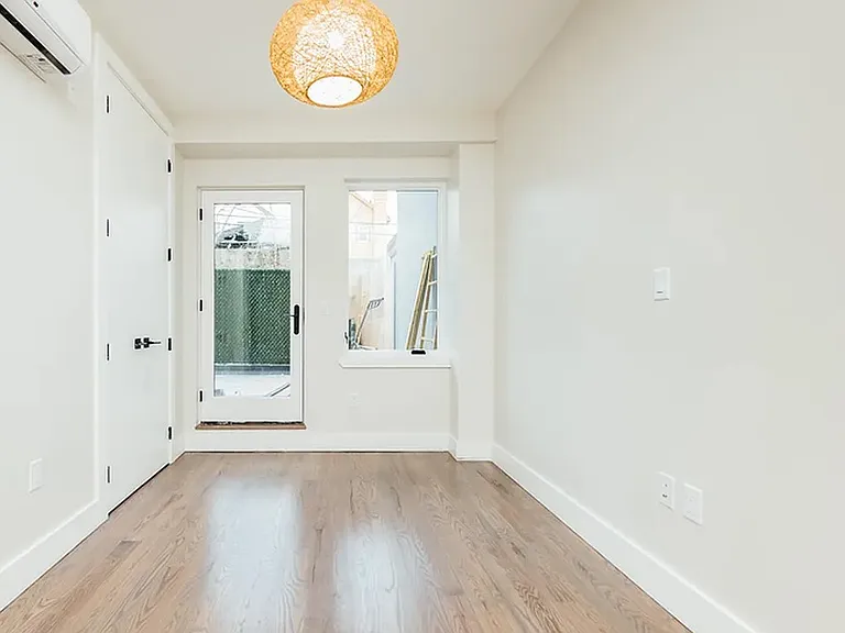 987 Rogers Ave #1B — Photo 3