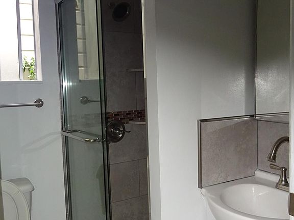 5th image of 339 Lexington St