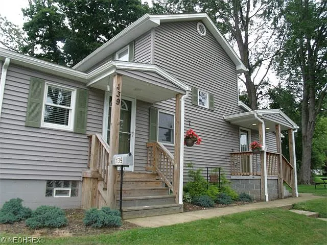 139 Hillcrest Ave photo 1