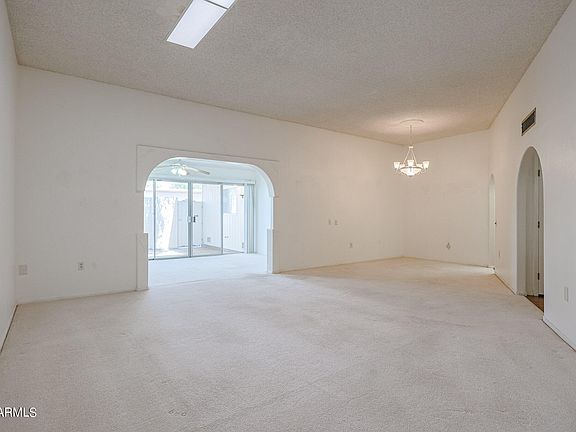 3rd image of 10238 W HUTTON Drive