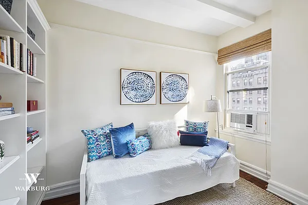 Sold by Warburg | media 10