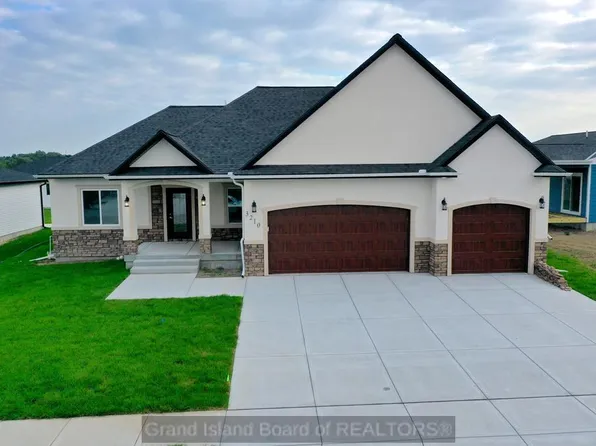3210 Frahm Ln, Hastings, NE 68901