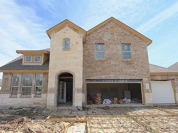 2nd image of 606 Applewood Dr