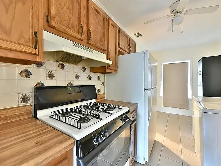 1913 Camellia Dr — Photo 8