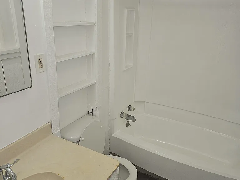 217 N Wilson Ave #D — Photo 7