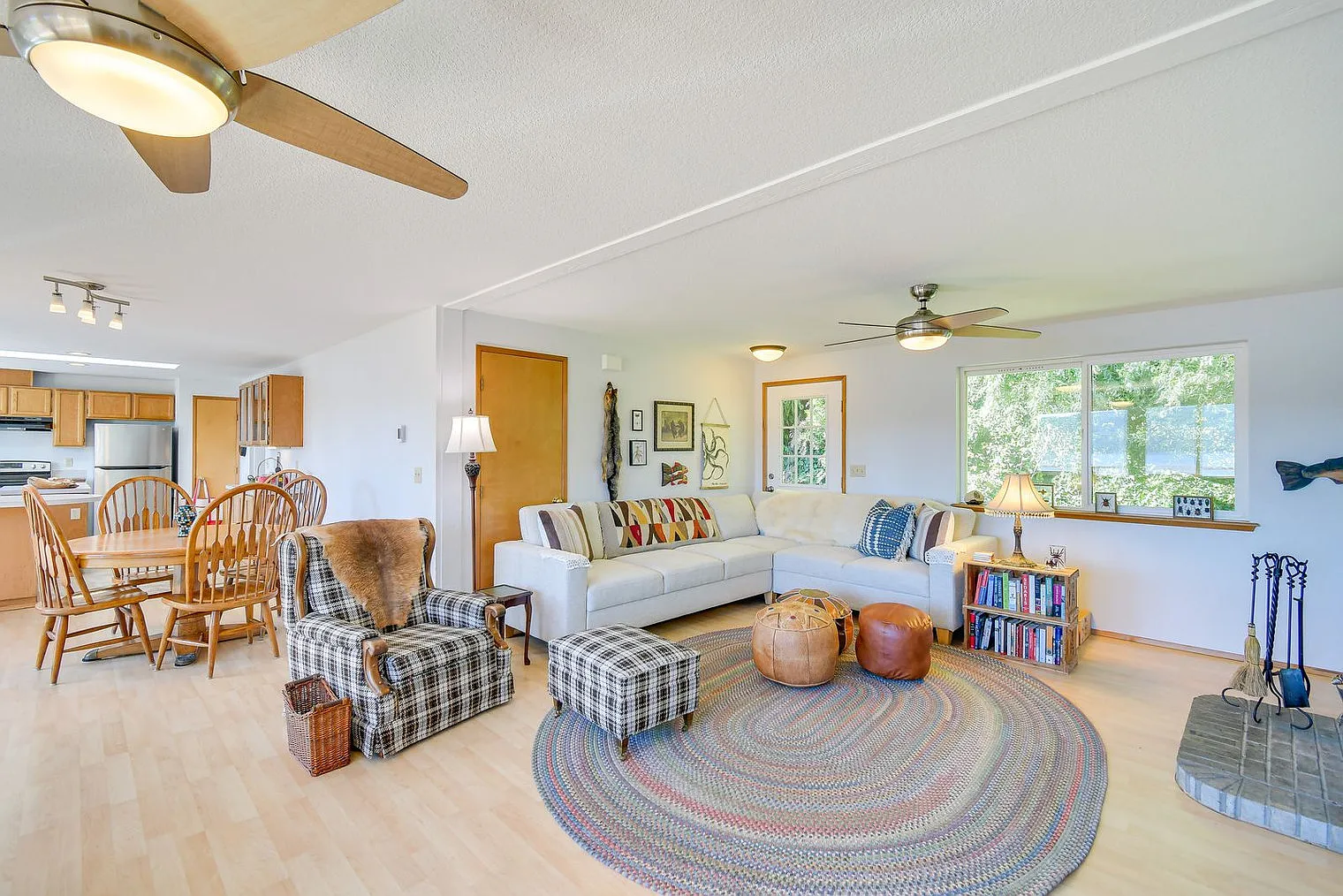 2 bed, 2.0 bath, 1194 sqft, $2,731 — Photo 4