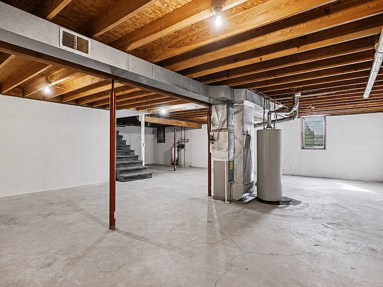 1283 N Wood St — Photo 9