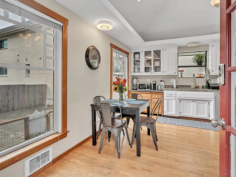 536 Bell St — Photo 7