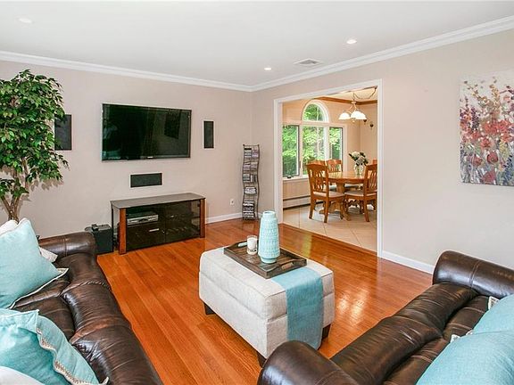 4th image of 29 Deerfield Ln S