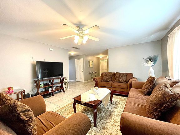 3rd image of 2031 Buenos Aires Dr