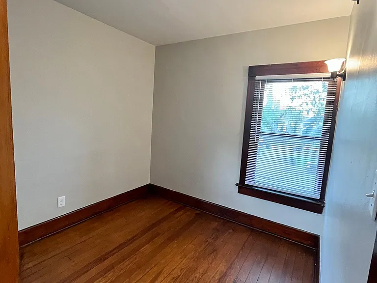 1117 College St — Photo 17