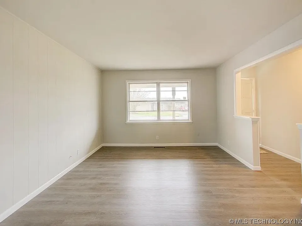 8512 E 24th Pl