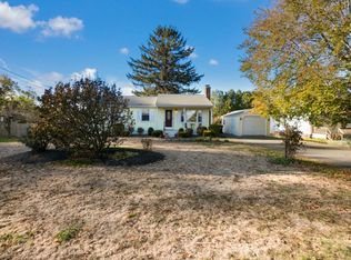 459 River Rd, Agawam, MA 01001