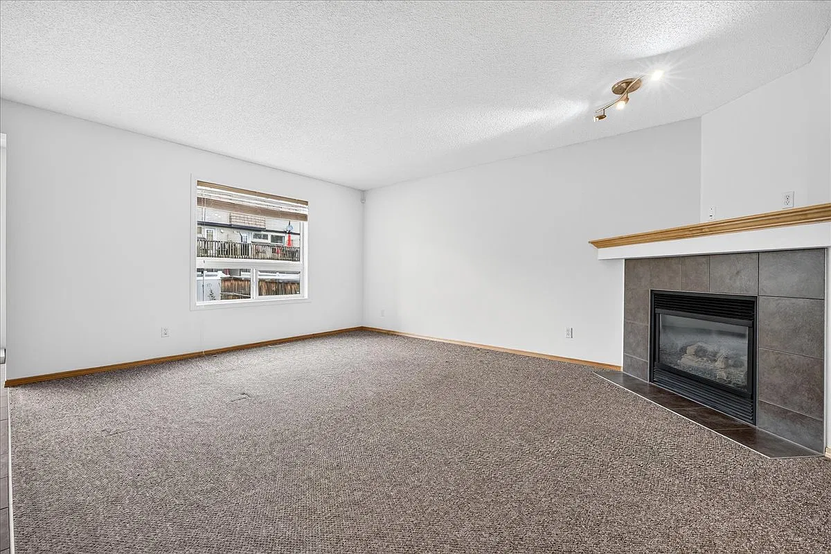 177 Royal Birch Terr Nw — Photo 2