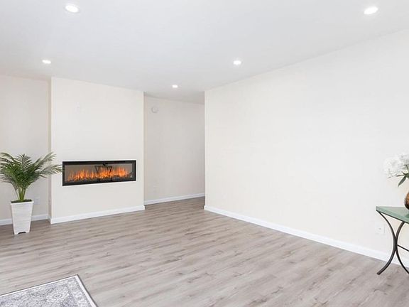 4th image of 4092 Crown Point Dr Unit 3