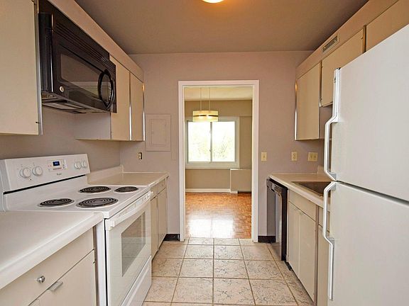 3rd image of 2200 Victory Pkwy APT 909