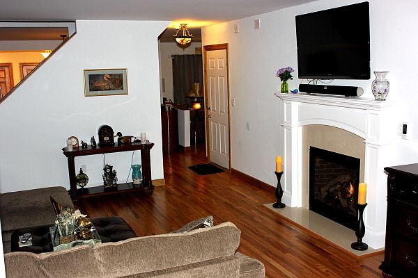 Living room w/Fireplace