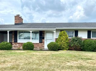 17818 Woodcrest Rd, Hagerstown, MD 21740