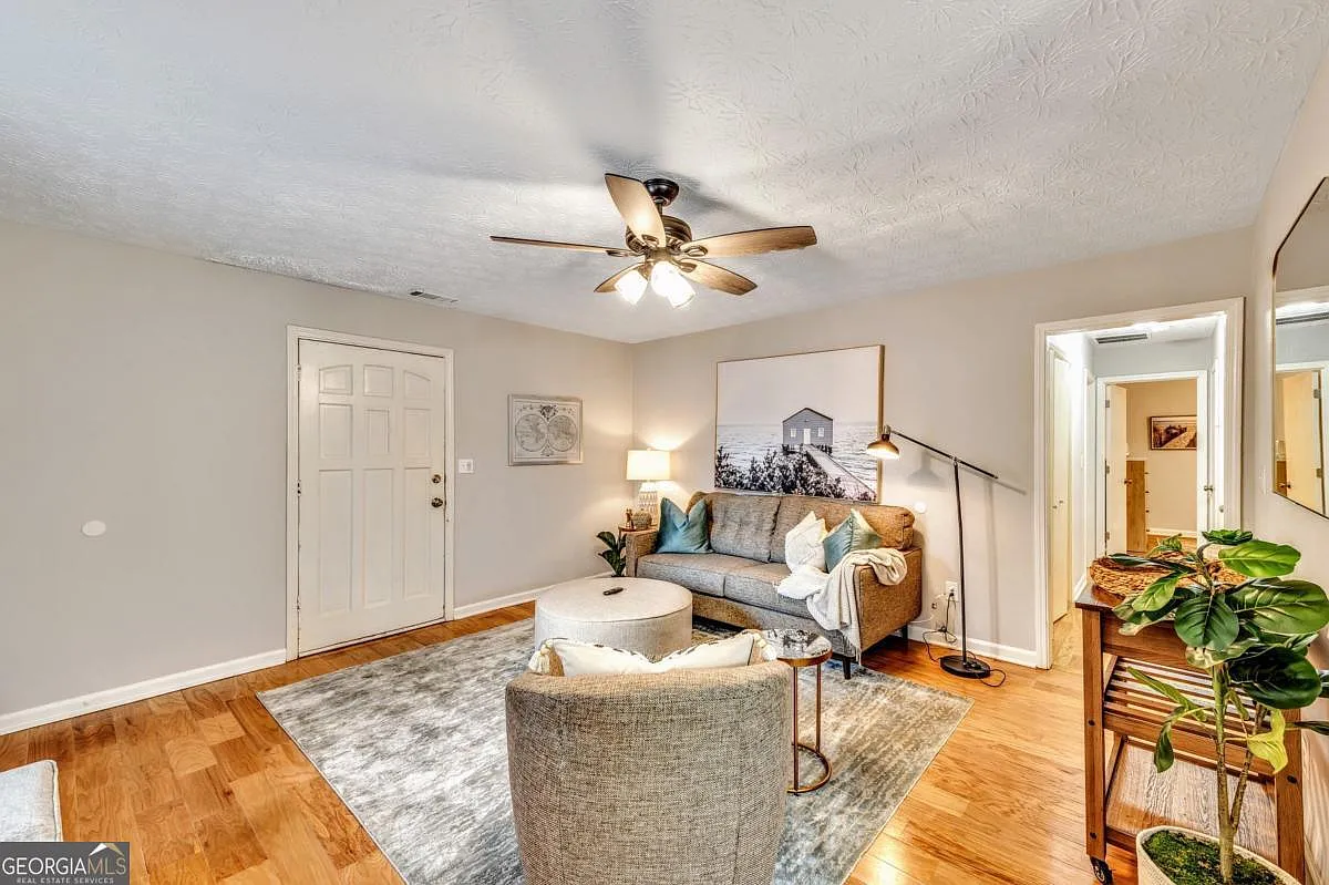 2 bed, 2.0 bath, 1200 sqft, $3,600 — Photo 4
