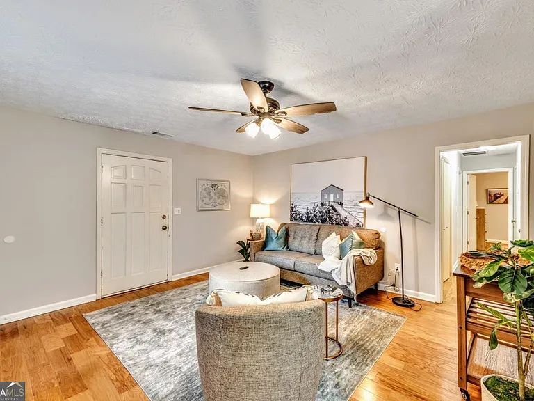 160 Booth Rd SW #B — Photo 4