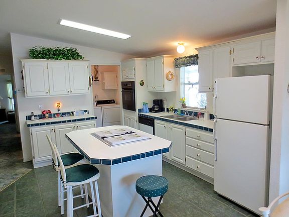 2nd image of 3869 Southwind Dr #432