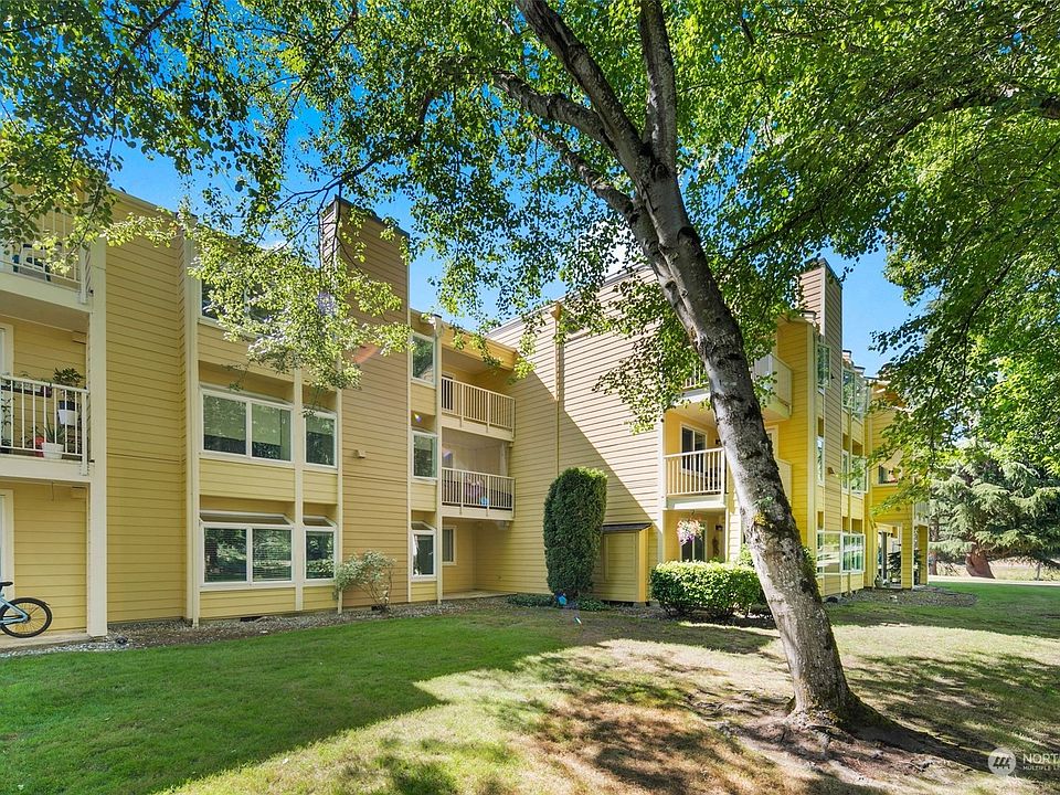 1st image of 7392 W Lake Sammamish Parkway NE #2-305