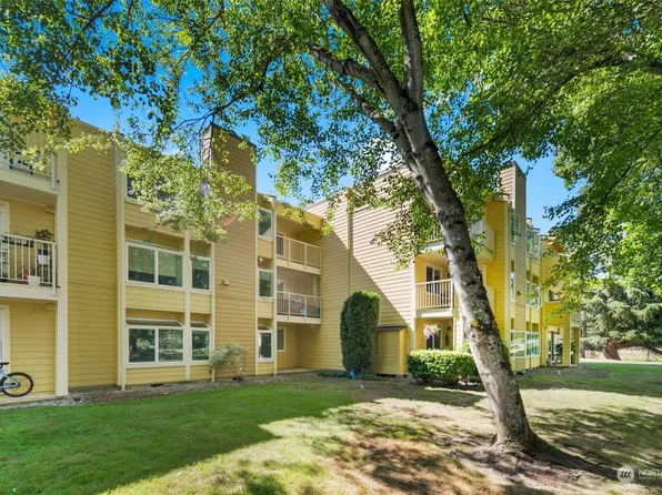7392 W Lake Sammamish Parkway NE #2-305, Redmond, WA 98052