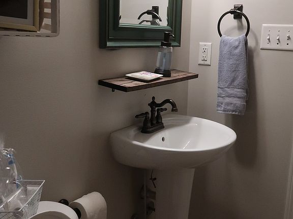 Guest/Hallway Bathroom