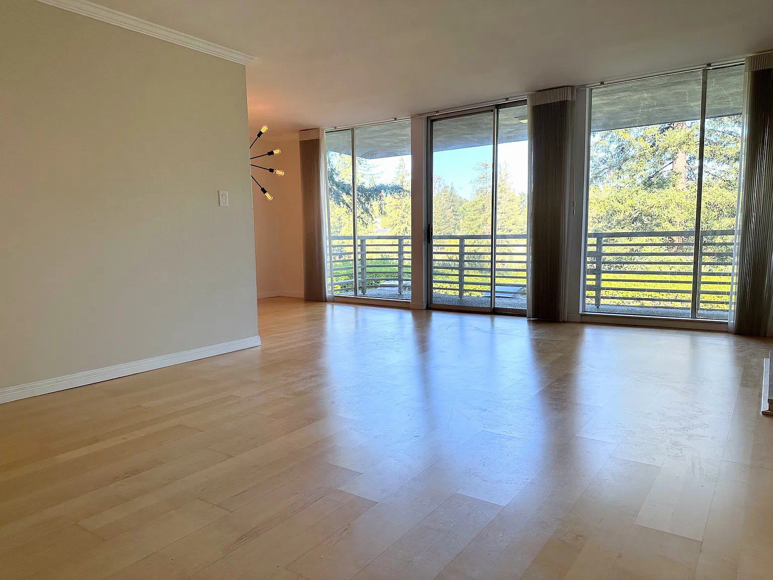 1100 Sharon Park Dr — Photo 2