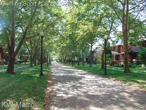 3rd image of 665 Pallister St
