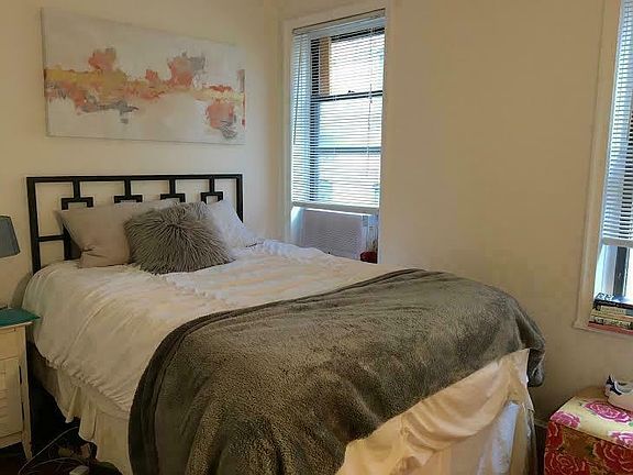 5th image of 208 E 28th St APT 5L