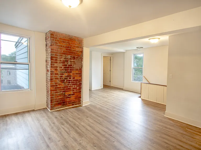 328 Franklin Ave — Photo 14