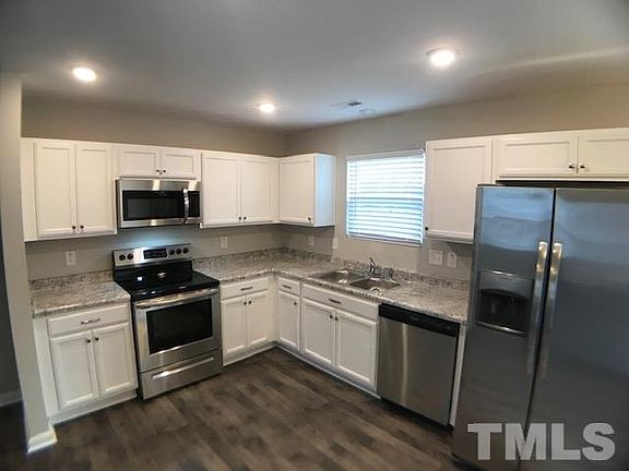 4th image of 36 Hearth Ln