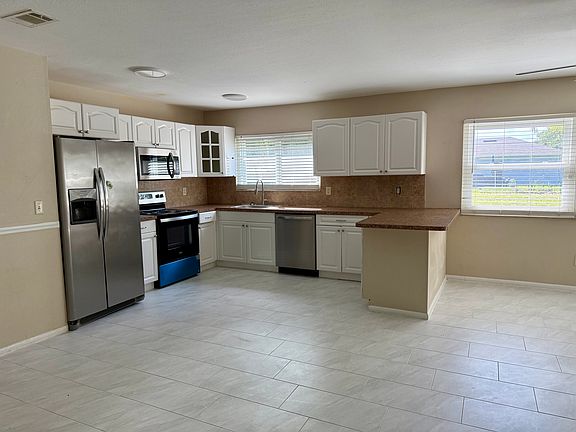 4th image of 2208 SE Rich St