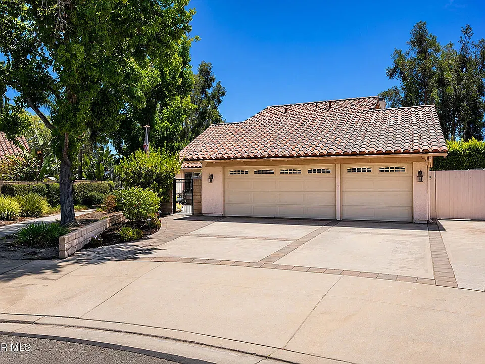 5 bed, 2300 sqft, $5,500 — Photo 2