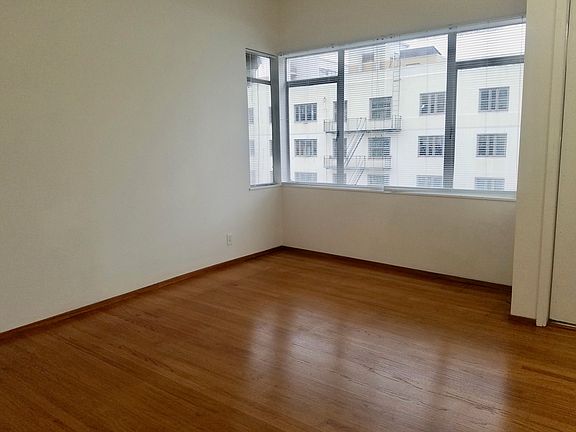 3rd image of 1239 Powell Street # Top Floor