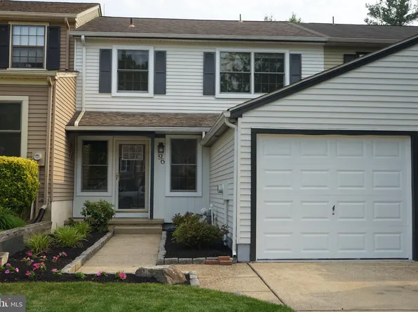 96 Farnwood Rd, Mount Laurel, NJ 08054